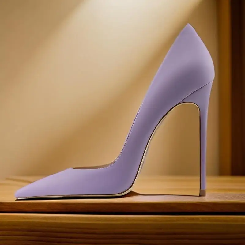 Street Fashion Photography - Sapatos de Salto Alto Pontudos em
