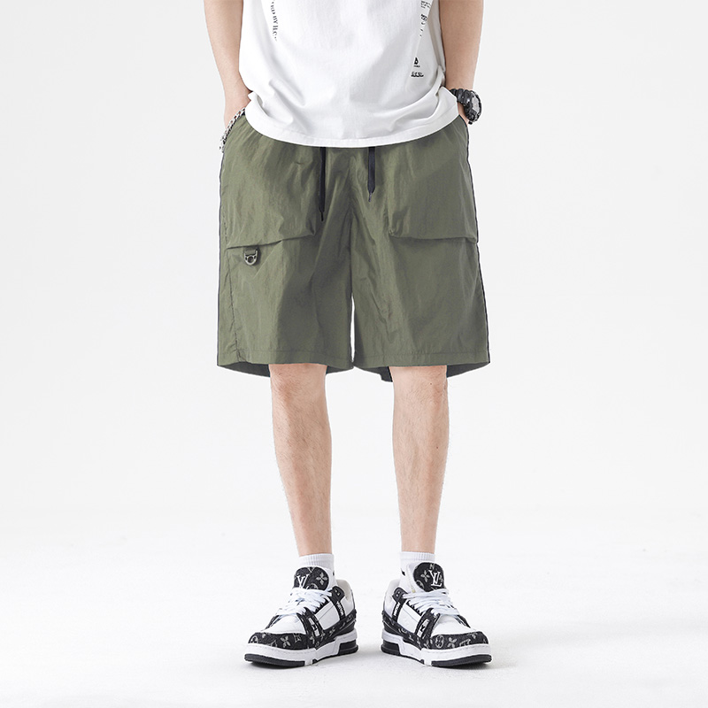 Street Fashion Trends 2025 - Calções masculinos 2025 tendência de verão