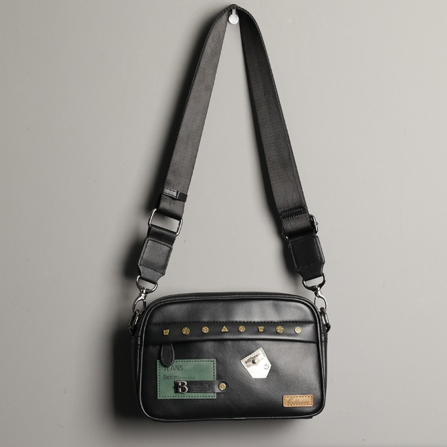 Street Fashion Photography - Bolsa de ombro moderna para homens